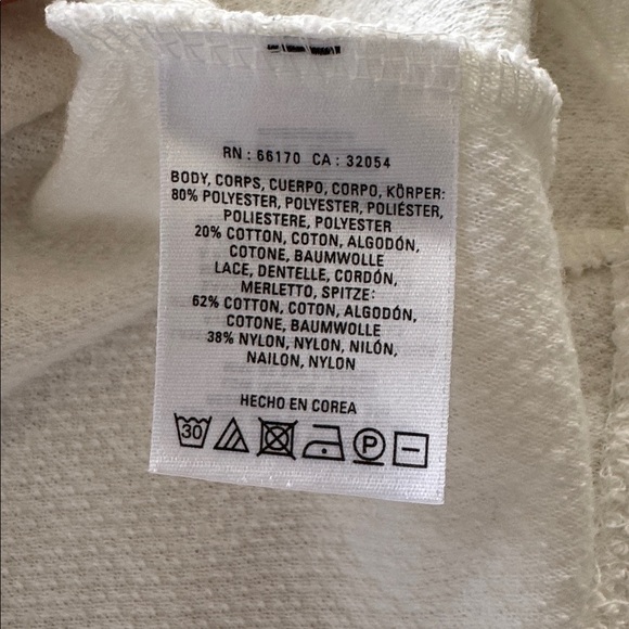 Anthropology White Lace Sleeve Top Size: M NWOT ✨ - Picture 5 of 6